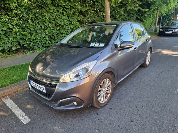 Peugeot 208 Hatchback, Petrol, 2018, Grey