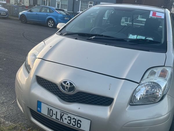 Toyota Yaris Hatchback, Petrol, 2010, Gold
