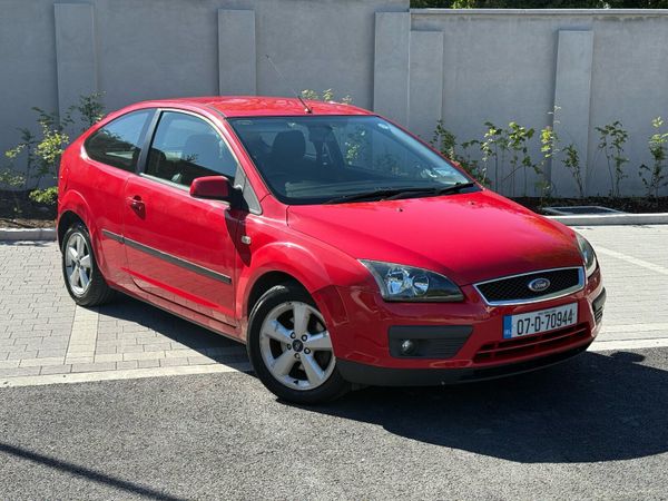 Ford Focus Hatchback, Petrol, 2007, Red
