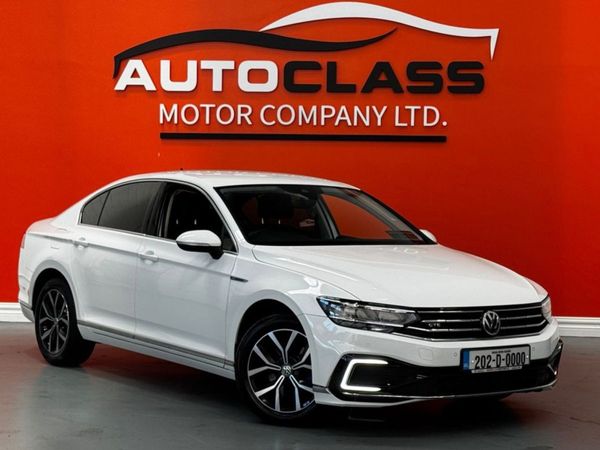 Volkswagen Passat Saloon, Hybrid, 2020, White