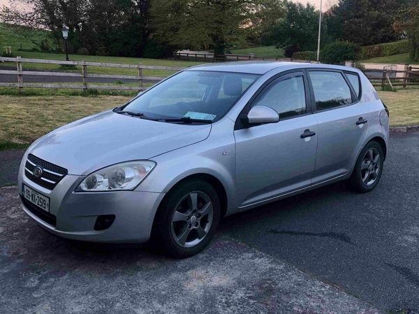 Kia Ceed Hatchback, Diesel, 2009, Silver