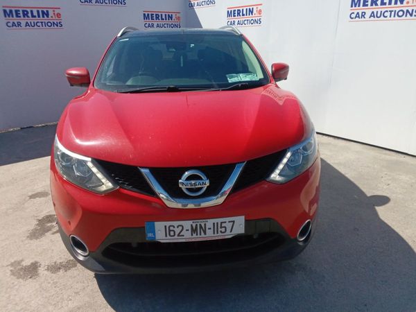 Nissan Qashqai Hatchback, Diesel, 2016, Red