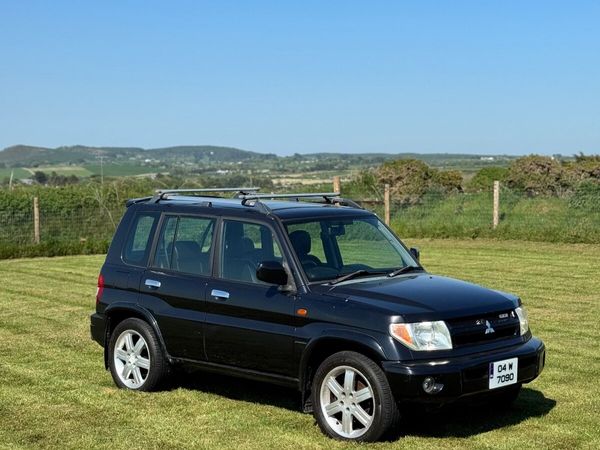 Mitsubishi Pajero SUV, Petrol, 2004, Grey