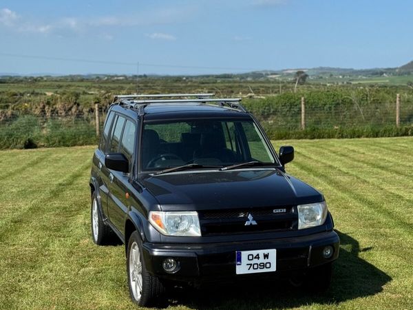 Mitsubishi Pajero SUV, Petrol, 2004, Grey