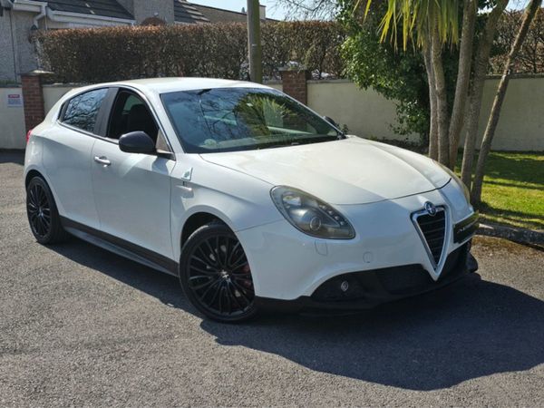 Alfa Romeo Giulietta Hatchback, Petrol, 2012, White