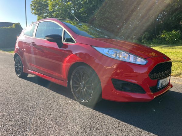 Ford Fiesta Hatchback, Petrol, 2016, Red