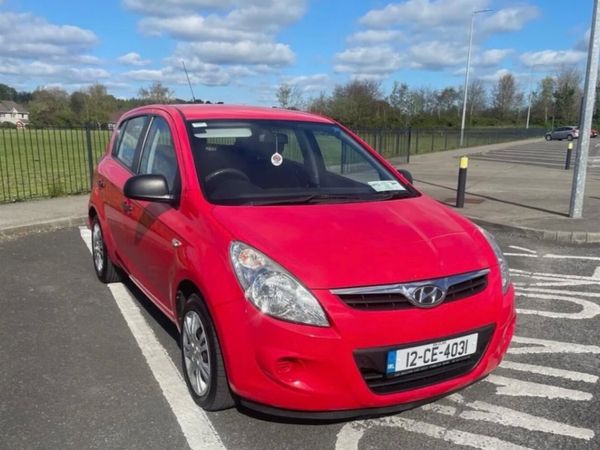 Hyundai i20 Hatchback, Petrol, 2012, Red