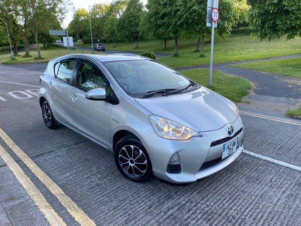 Toyota Aqua Hatchback, Petrol Hybrid, 2014, Silver