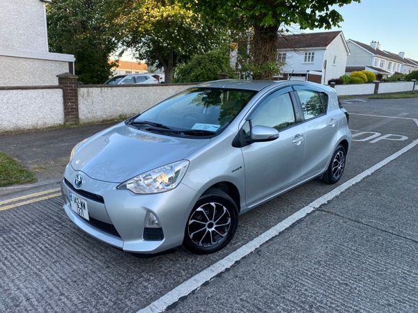 Toyota Aqua Hatchback, Petrol Hybrid, 2014, Silver