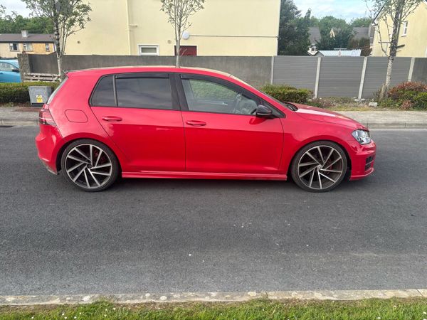 Volkswagen Golf Hatchback, Diesel, 2015, Red