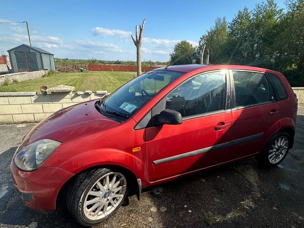 Ford Fiesta Hatchback, Petrol, 2008, Red