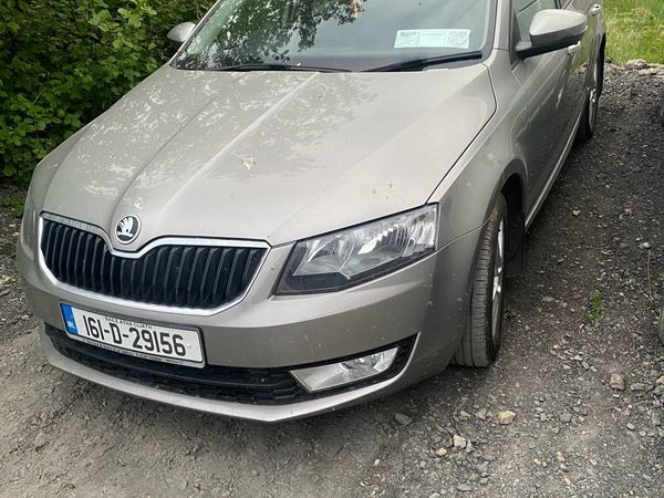 Skoda Octavia Saloon, Diesel, 2016, Beige