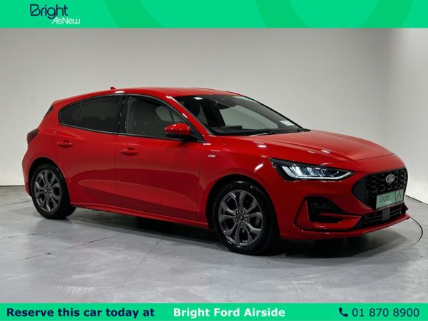 Ford Focus Hatchback, Petrol Hybrid, 2023, Red