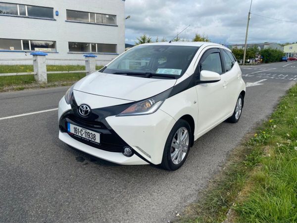 Toyota Aygo Hatchback, Petrol, 2016, White