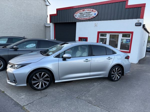 Toyota Corolla Saloon, Petrol Hybrid, 2022, Grey