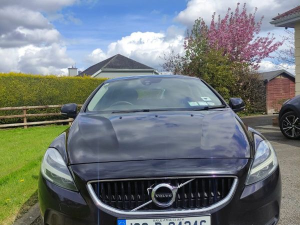 Volvo V40 Hatchback, Diesel, 2016, Black