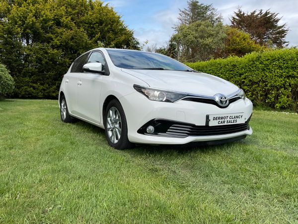 Toyota Auris Hatchback, Diesel, 2016, White