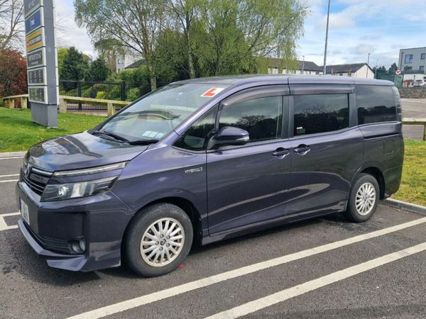 Toyota Voxy MPV, Petrol Hybrid, 2014, Purple