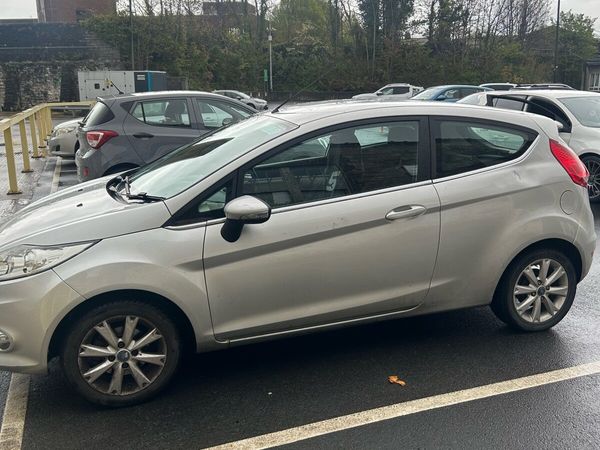 Ford Fiesta Hatchback, Petrol, 2009, Silver