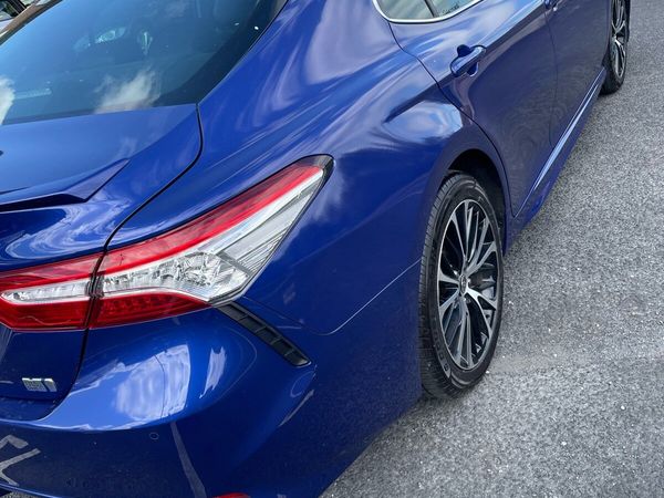 Toyota Camry Saloon, Petrol Hybrid, 2020, Purple
