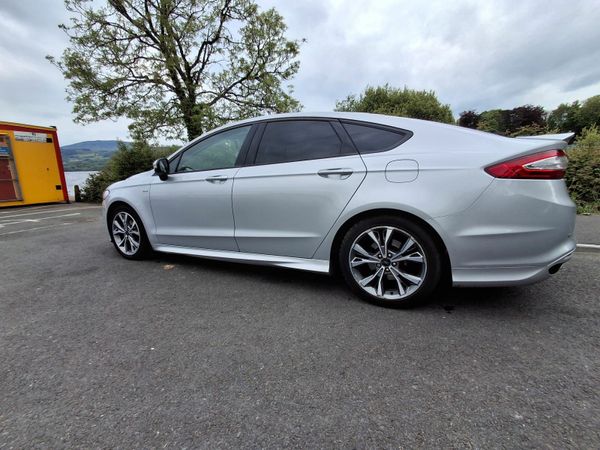 Ford Mondeo Hatchback, Diesel, 2017, Grey