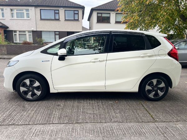 Honda Fit Hatchback, Petrol Hybrid, 2016, White