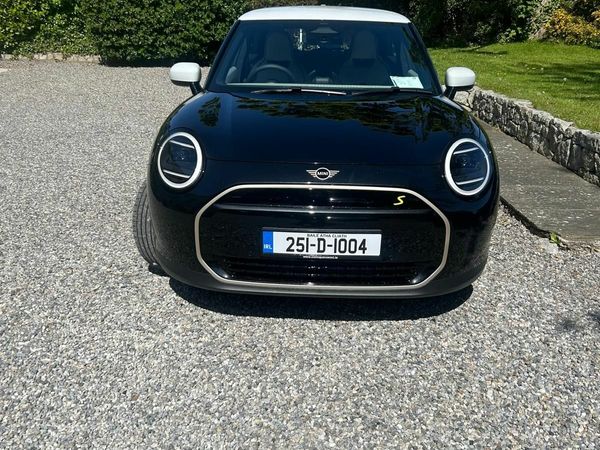 Mini Cooper Hatchback, Electric, 2025, Black