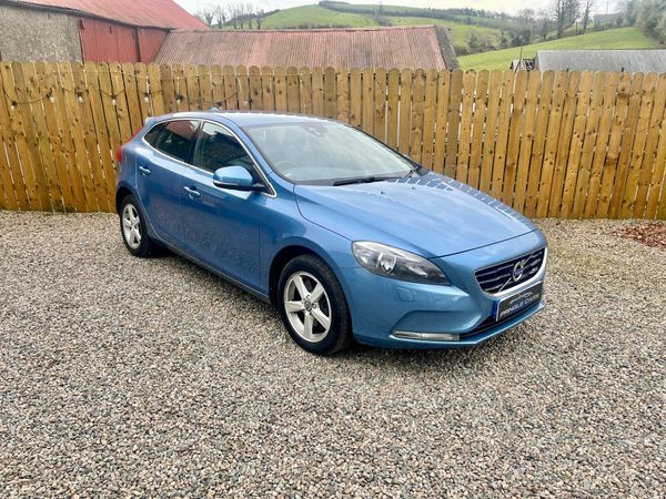 Volvo V40 Hatchback, Diesel, 2015, Blue