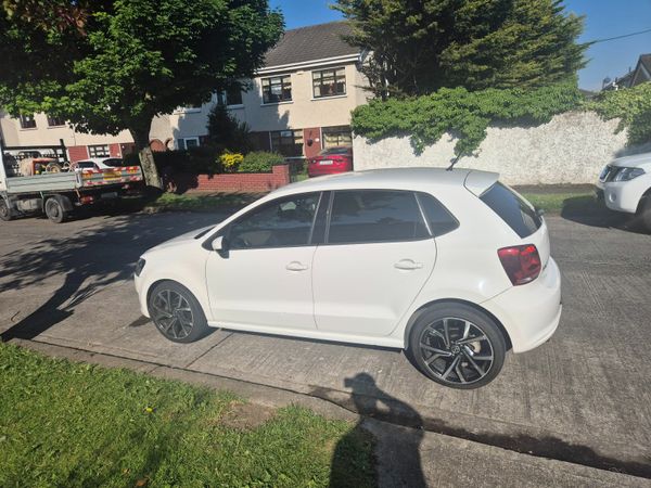 Volkswagen Polo Hatchback, Petrol, 2012, White