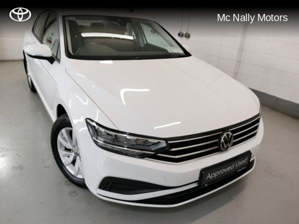 Volkswagen Passat Saloon, Diesel, 2021, White