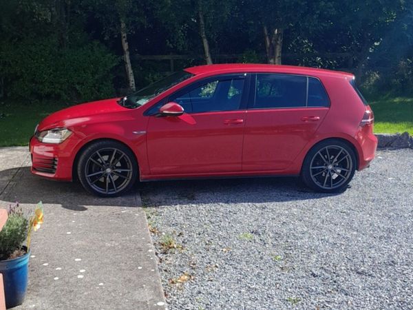 Volkswagen Golf Hatchback, Diesel, 2015, Red