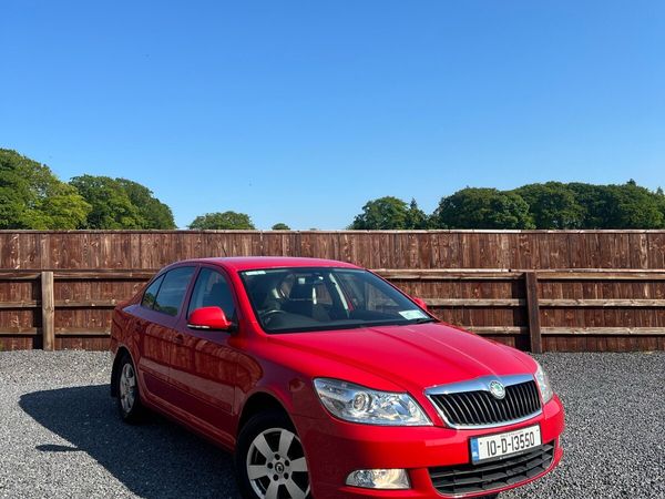 Skoda Octavia Hatchback, Diesel, 2010, Red