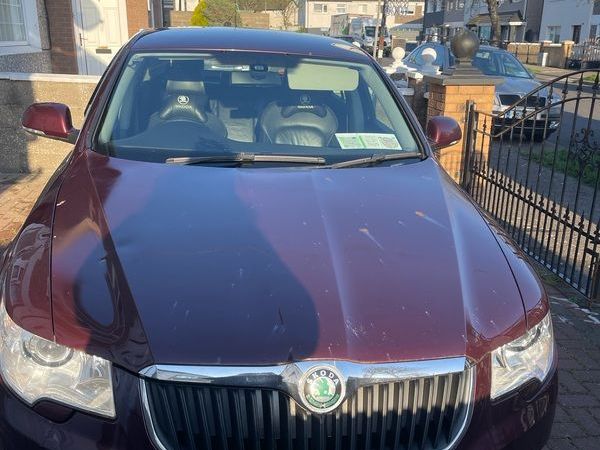 Skoda Superb Hatchback, Diesel, 2009, Purple