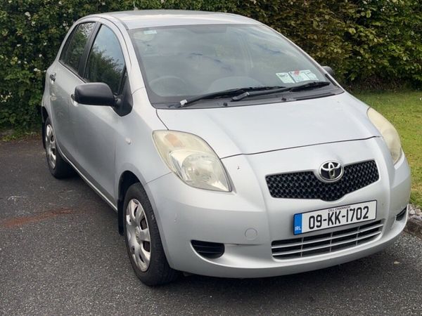 Toyota Yaris Hatchback, Petrol, 2009, Silver
