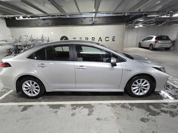 Toyota Corolla Saloon, Petrol Hybrid, 2021, Grey