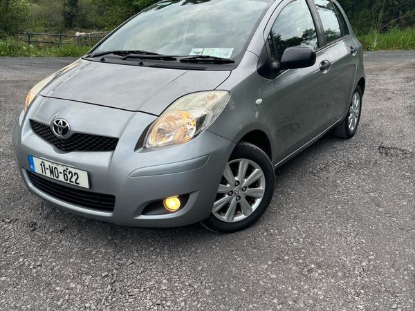 Toyota Yaris Hatchback, Petrol, 2011, Silver