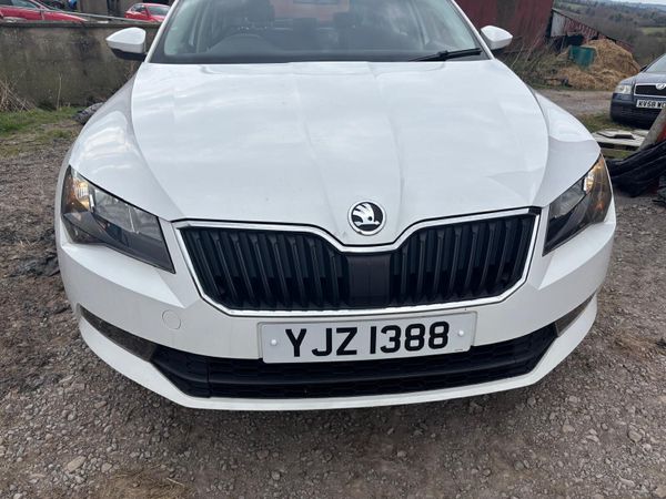 Skoda Superb Hatchback, Diesel, 2016, White