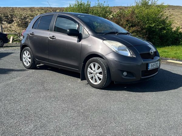 Toyota Yaris Hatchback, Petrol, 2011, Grey