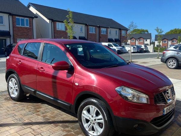 Nissan Qashqai Hatchback, Diesel, 2010, Red