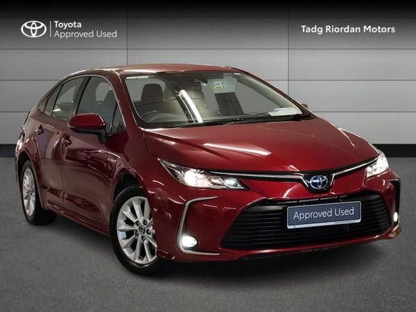 Toyota Corolla Saloon, Hybrid, 2020, Red