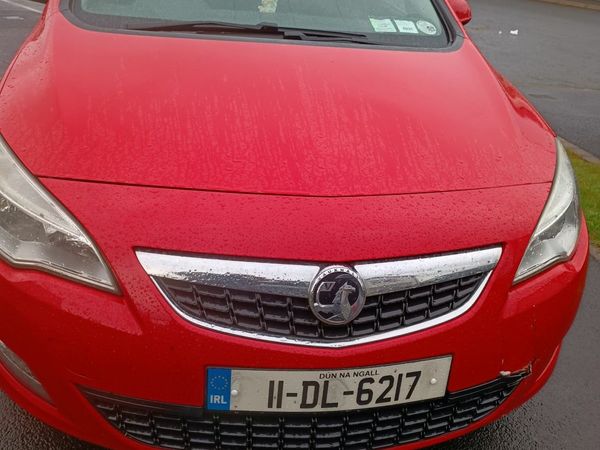 Vauxhall Astra Hatchback, Petrol, 2011, Red