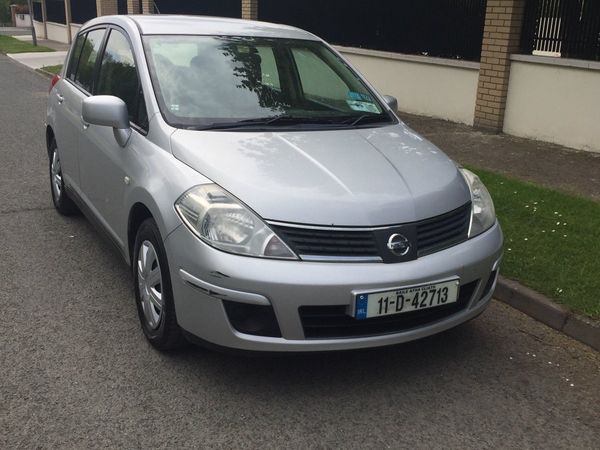 Nissan Tiida Hatchback, Petrol, 2011, Silver