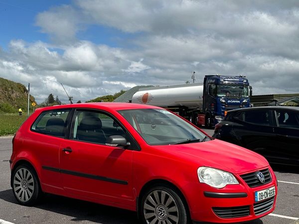 Volkswagen Polo Hatchback, Petrol, 2008, Red