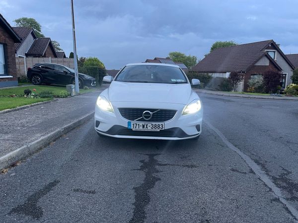 Volvo V40 Hatchback, Diesel, 2017, White