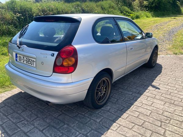 Toyota Corolla Hatchback, Petrol, 2000, Silver