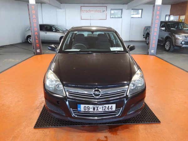 Opel Astra Hatchback, Petrol, 2009, Black