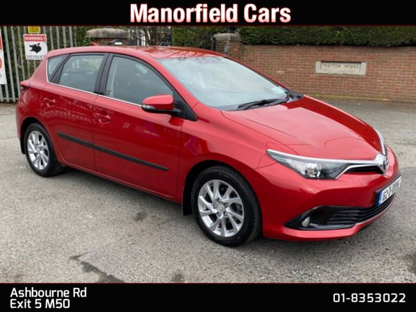 Toyota Auris Hatchback, Petrol, 2016, Red