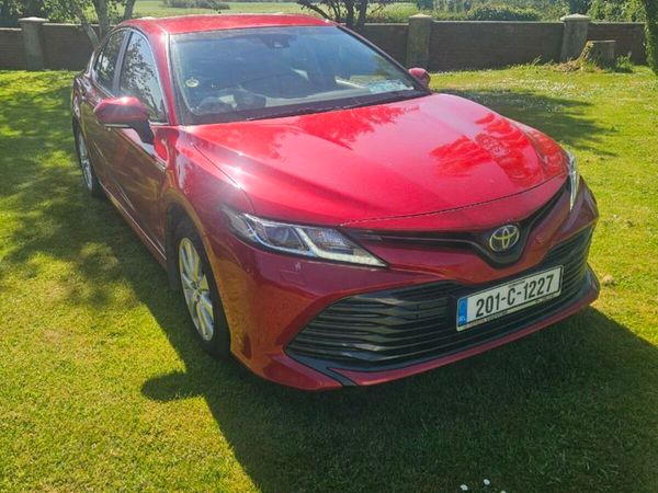 Toyota Camry Saloon, Petrol Hybrid, 2020, Red