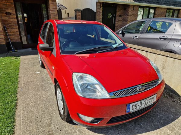 Ford Fiesta Hatchback, Petrol, 2005, Red