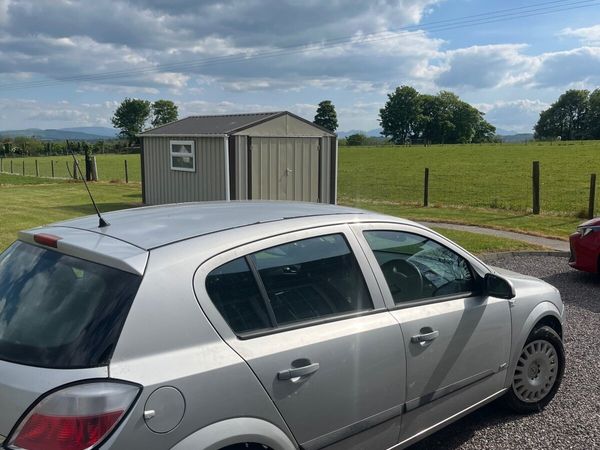 Opel Astra Hatchback, Petrol, 2006, Silver